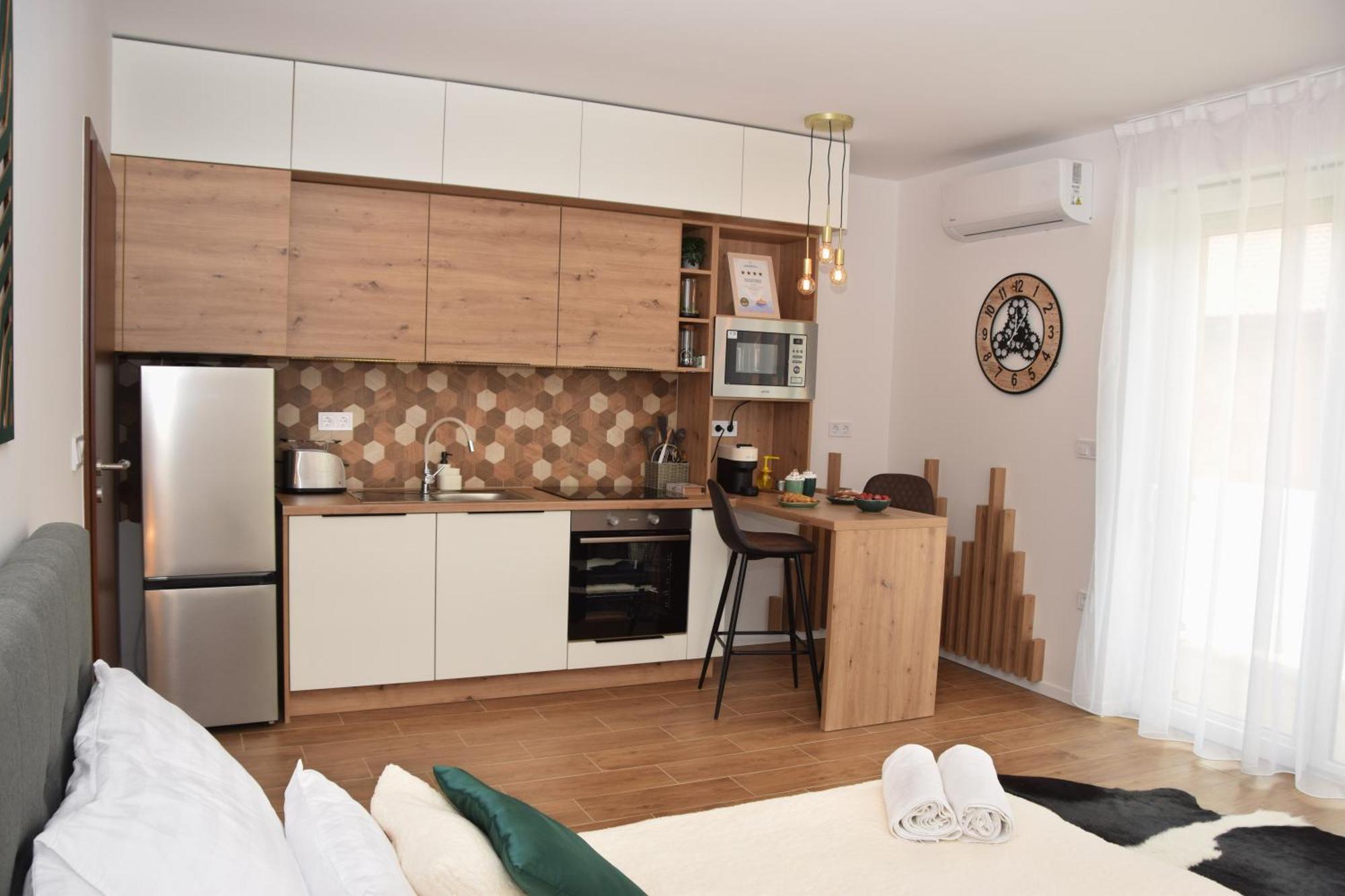 Silentium Premium Apartman Sarvar Exterior photo